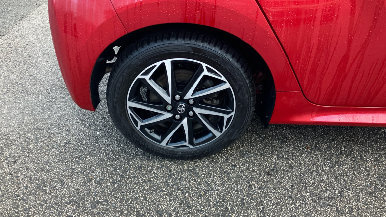 Toyota Yaris 1.5 Hybrid Design 5dr CVT Hybrid Hatchback